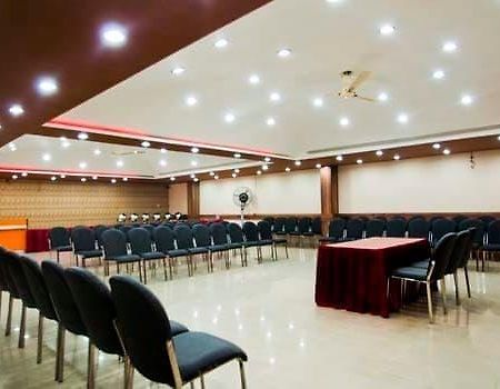 Didi Hotel Lucknow Buitenkant foto